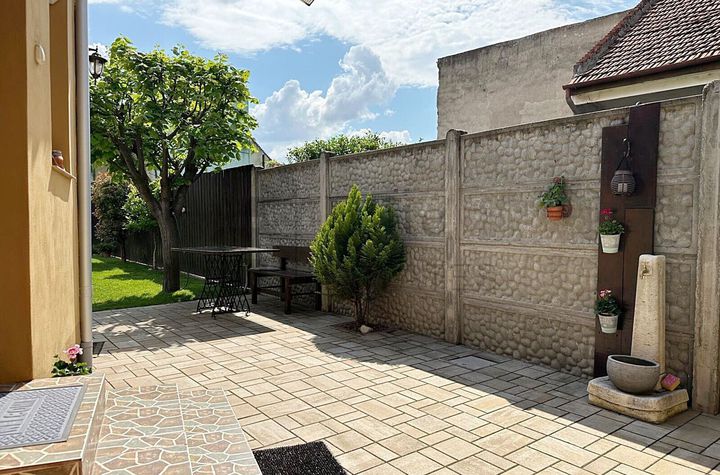 Casa singura in curte de vanzare ultracentral in Oradea anunturi imobiliare Bihor
