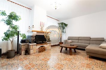 Casă - 6 camere de vanzare DEALURI ORADEA - Bihor anunturi imobiliare Bihor