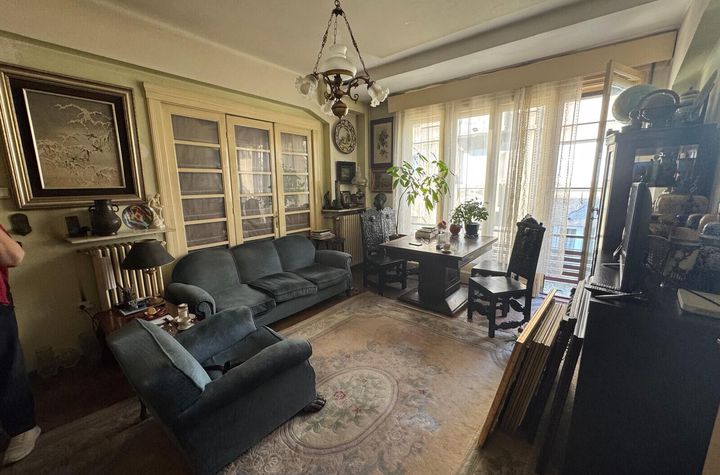 Vanzare apartament trei camere Universitate metrou perfect pentru Airbnb anunturi imobiliare Bucuresti