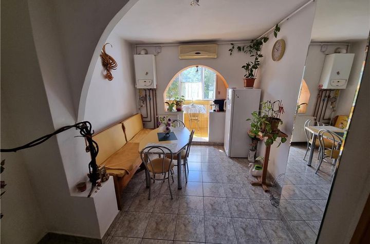 Apartament 3 camere de vanzare ARADULUI  - Timis anunturi imobiliare Timis