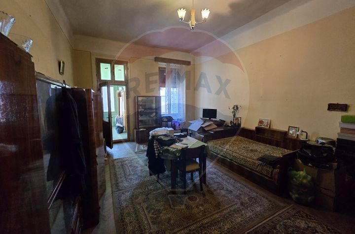 Apartament de vanzare în zonaUltracentral-Piata Mare cu loc de parcare anunturi imobiliare Sibiu