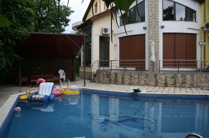 Vanzare/inchiriere vila superba D+P+1+M gradina garaj piscina teren 2500mp Pipera padure anunturi imobiliare Bucuresti