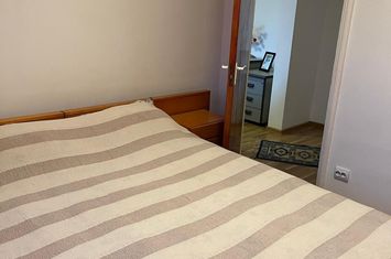 Inchiriez apartament 2 camere zona Drumul Taberei, Aleea Dealul Macinului, renovat, la 7 minute metrou Valea Ialomitei anunturi imobiliare Bucuresti