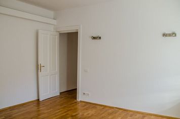 Kiselleff, Aviatorilor, inchiriere apartament 6 camere, tip duplex, etaj 1+mansarda, in vila, anunturi imobiliare Bucuresti