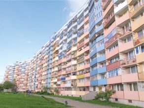Statul va garanta creditele proprietarilor pentru reabilitarea termică a locuinţelor