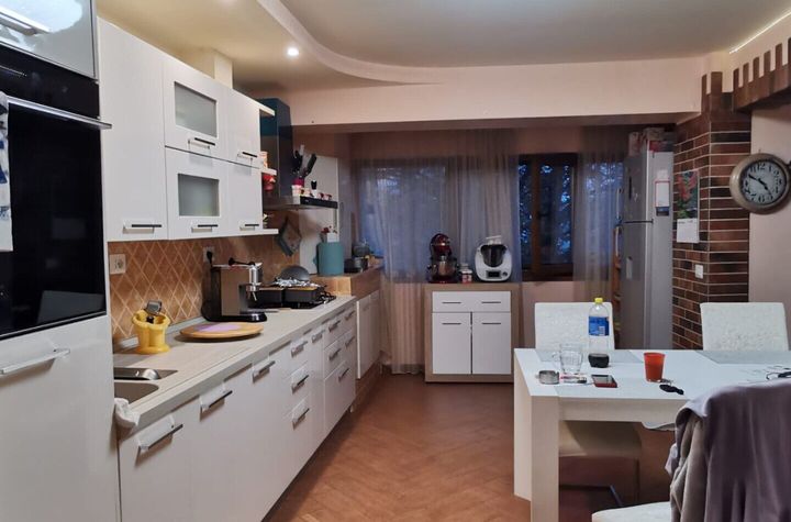 Apartament 3 camere de vanzare ULTRACENTRAL - Vrancea anunturi imobiliare Vrancea