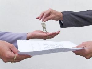 Bancherii: În România nu suntem forţaţi să vindem la orice preţ
