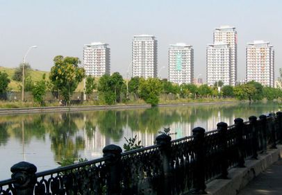 Turnurile Asmita încep să livreze apartamente