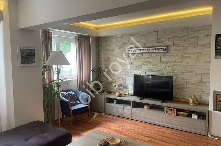 Inchiriez apartament 2 camere (transformat din 4 cam.) zona Timpuri Noi-Tineretului, Calea Vacaresti,renovat, la 8 minute metrou Timpuri Noi. anunturi imobiliare Bucuresti