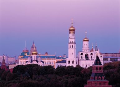 Afla cat costa Kremlinul si Casa Alba