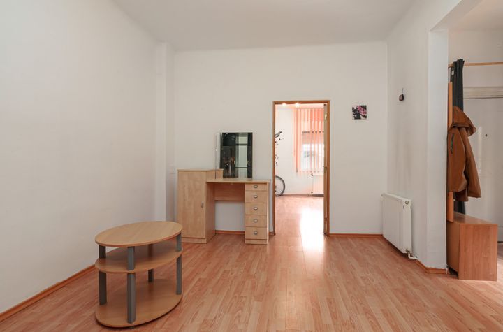 Casă - 5 camere de vanzare 1 MAI - Bucuresti anunturi imobiliare Bucuresti