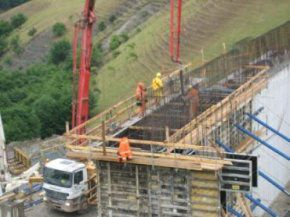 INS: Noi scăderi ale activităţii în industrie şi construcţii până în noiembrie