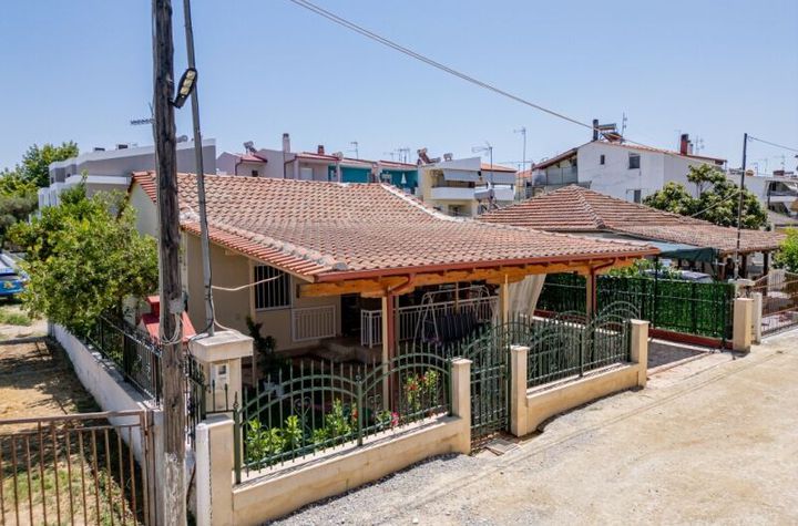 Casă mobilată 66 mp, 150 m de plajă — Paralia Ofriniou anunturi imobiliare Grecia