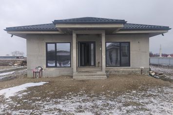 Casă - 5 camere de vanzare VOLOVAT - Suceava anunturi imobiliare Suceava
