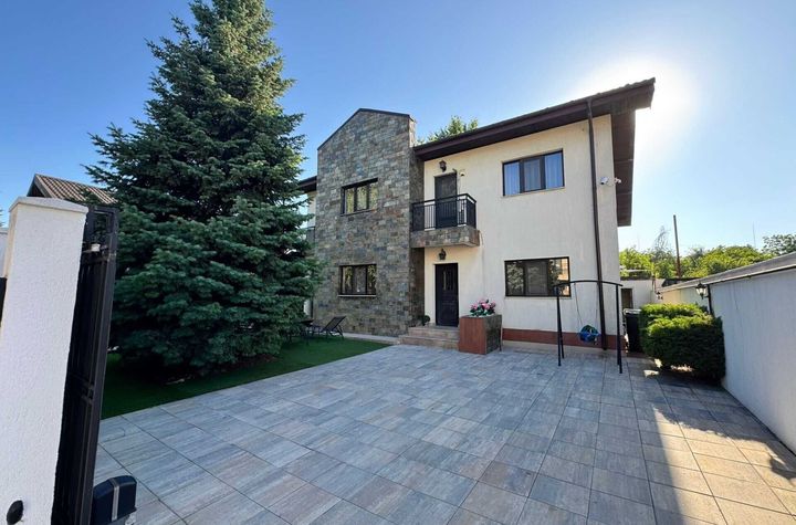 Vila cu piscina, zona Pipera anunturi imobiliare Bucuresti
