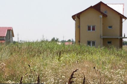 Veşti proaste pentru cine are terenuri. Nu cumpără nimeni