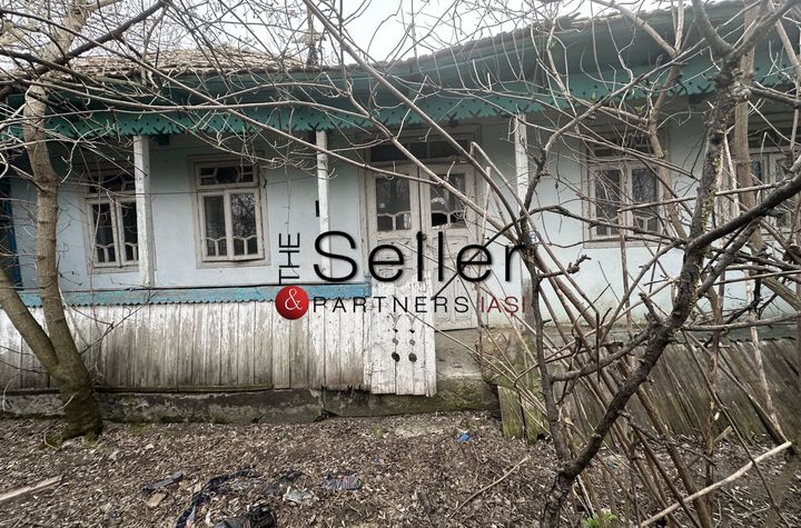 Teren cu casa bătrânească în Tutora la asfalt anunturi imobiliare Iasi