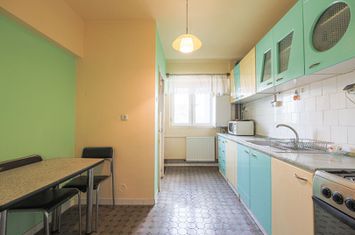 Apartament decomandat cu 3 camere la etajul 3 in zona spitalului anunturi imobiliare Arad
