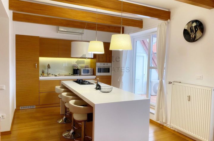 Apartament spatios cu 4 camere de inchiriat | Pietonala Oradea anunturi imobiliare Bihor