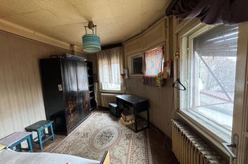 Vanzare garsoniera 26,4mp in vila mansarda cartierul Armenesc curte anunturi imobiliare Bucuresti