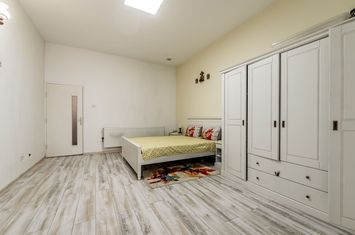 Centrul orașului, spațiu generos 2 camere, str O. Goga. anunturi imobiliare Arad