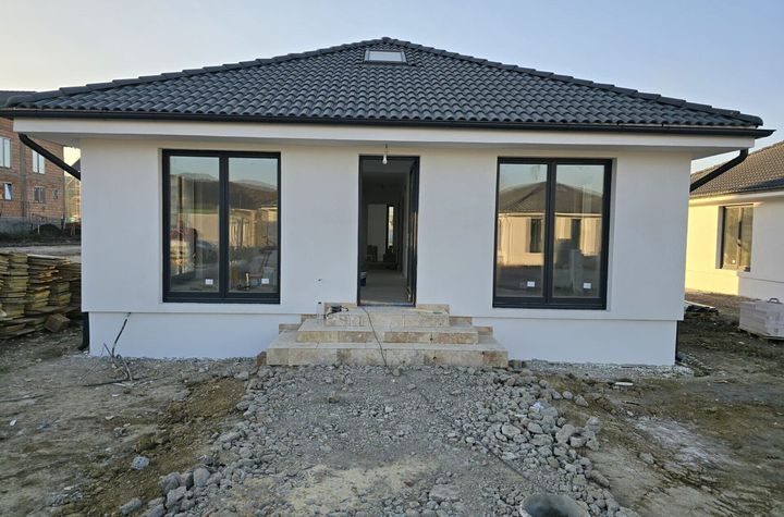 Casa 4 camere, 2 băi,130mp, 550-650 mp teren, 0% comision anunturi imobiliare Mures