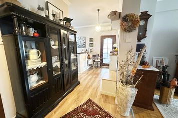 Apartament 3 camere de vanzare, la casa, zona Magheru anunturi imobiliare Bihor