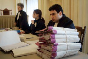 Locuinţe ieftine, obţinute de chiriaşi doar în instanţă