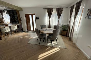 Vilă - 5 camere de vanzare ORASTIE - Hunedoara anunturi imobiliare Hunedoara