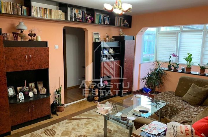 Apartament 3 camere, centrala proprie, zona Girocului anunturi imobiliare Timis