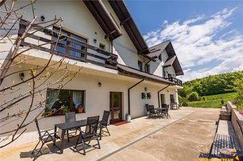 Apartament 12 camere de vanzare BRAN - Brasov anunturi imobiliare Brasov