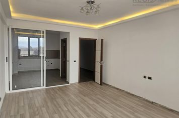 Apartament 3 camere de vanzare TRACTORUL - Brasov anunturi imobiliare Brasov