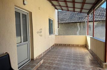 Casa singura in curte zona Parcul Salca | Acces auto anunturi imobiliare Bihor