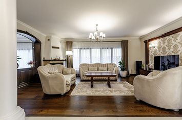 PRET NOU!!!   Vilă de Lux în Grădiște anunturi imobiliare Arad