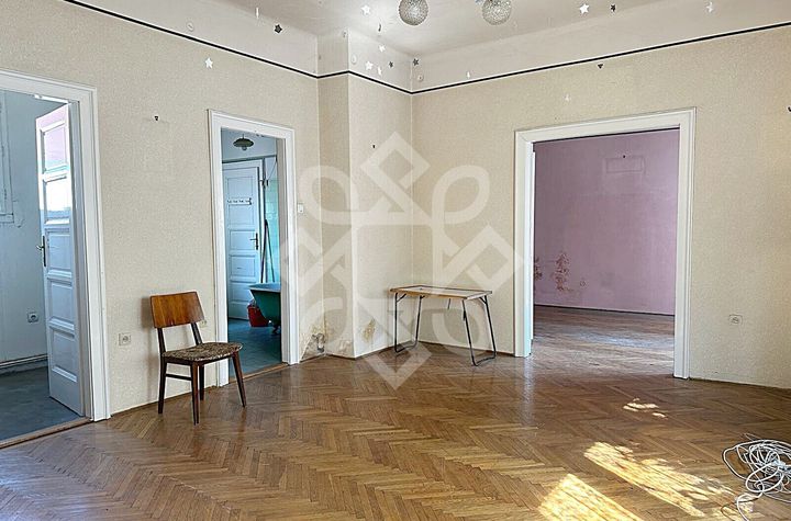 Apartament ultracentral de vanzare, zona Teatrului Oradea anunturi imobiliare Bihor