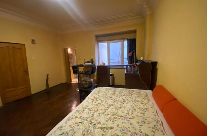 Vanzare garsoniera parter vila D+P+2 Cotroceni metrou Eroilor anunturi imobiliare Bucuresti