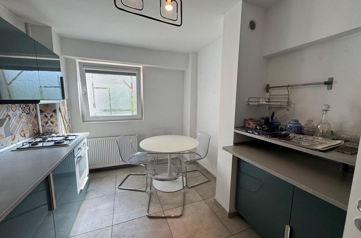 Vanzare apartament trei camere partial mobilat Panduri Romniceanu anunturi imobiliare Bucuresti
