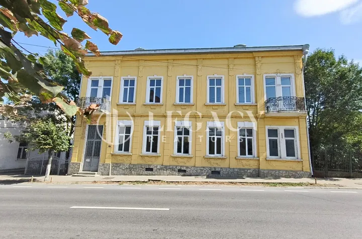 VÂNZARE/SCHIMB CU TEREN  - Clădire interbelică, centru oraș Siret anunturi imobiliare Suceava