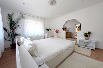 Casă - 4 camere de vanzare NUFARUL - Bihor anunturi imobiliare Bihor