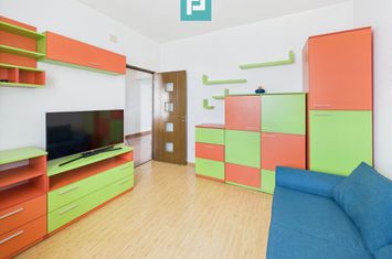 Apartament 2 camere, etaj 1, parcare privata. anunturi imobiliare Arad