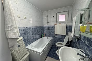 Casă - 4 camere de vanzare BACAU - Bacau anunturi imobiliare Bacau