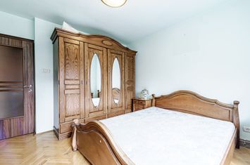 VÂNDUT! Apartament decomandat, etaj 1 cu balcon, Calea Iuliu Maniu. anunturi imobiliare Arad