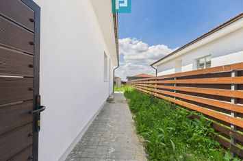 1/2 Duplex cu 4 camere și 2 băi în Moșnița Nouă anunturi imobiliare Timis