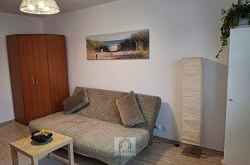 Inchiriez garsoniera CENTRALA zona Tineretului, Str. Piscului, TOTUL NOU, PRIMA INCHIRIERE dupa renovarea completa, la 7 minute metrou Timpuri Noi. anunturi imobiliare Bucuresti