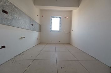 Apartament cu doua camere decomandat, capat CUG in spate la Expo Mobila. anunturi imobiliare Iasi