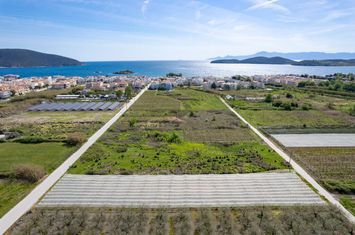 Teren construibil 4346 mp în Nea Peramos anunturi imobiliare Grecia