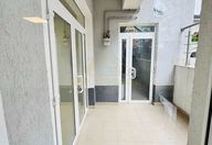 400 €, Spațiu comercial