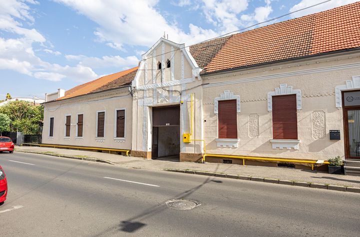 Apartament central, strada Episcopiei cu loc de parcare Comision 0 anunturi imobiliare Arad