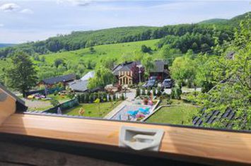 Casă - 4 camere de vanzare CACICA - Suceava anunturi imobiliare Suceava