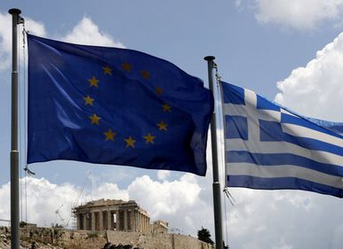 Europa trage de Grecia să rămână în Zona euro